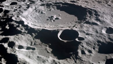 Фото - Что происходит в темных кратерах Луны, куда не проникает свет